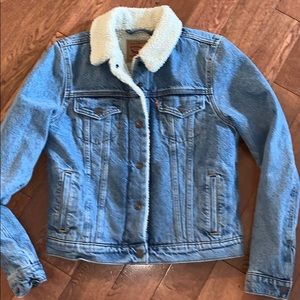 Levi’s Sherpa jean jacket small denim trucker coat